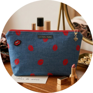 trousse amoureuse fait main en toile de jute recyclée unique les belles poules