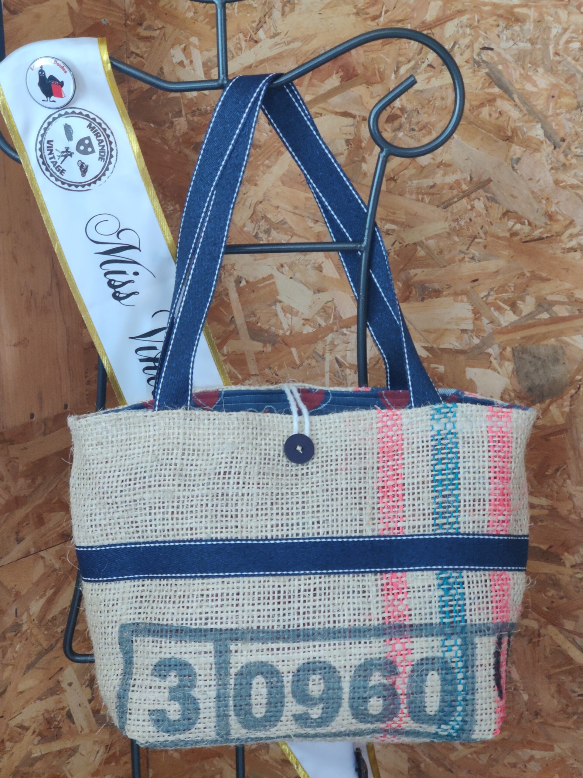 sac fait main en toile de jute de café recyclé unique les belles poules