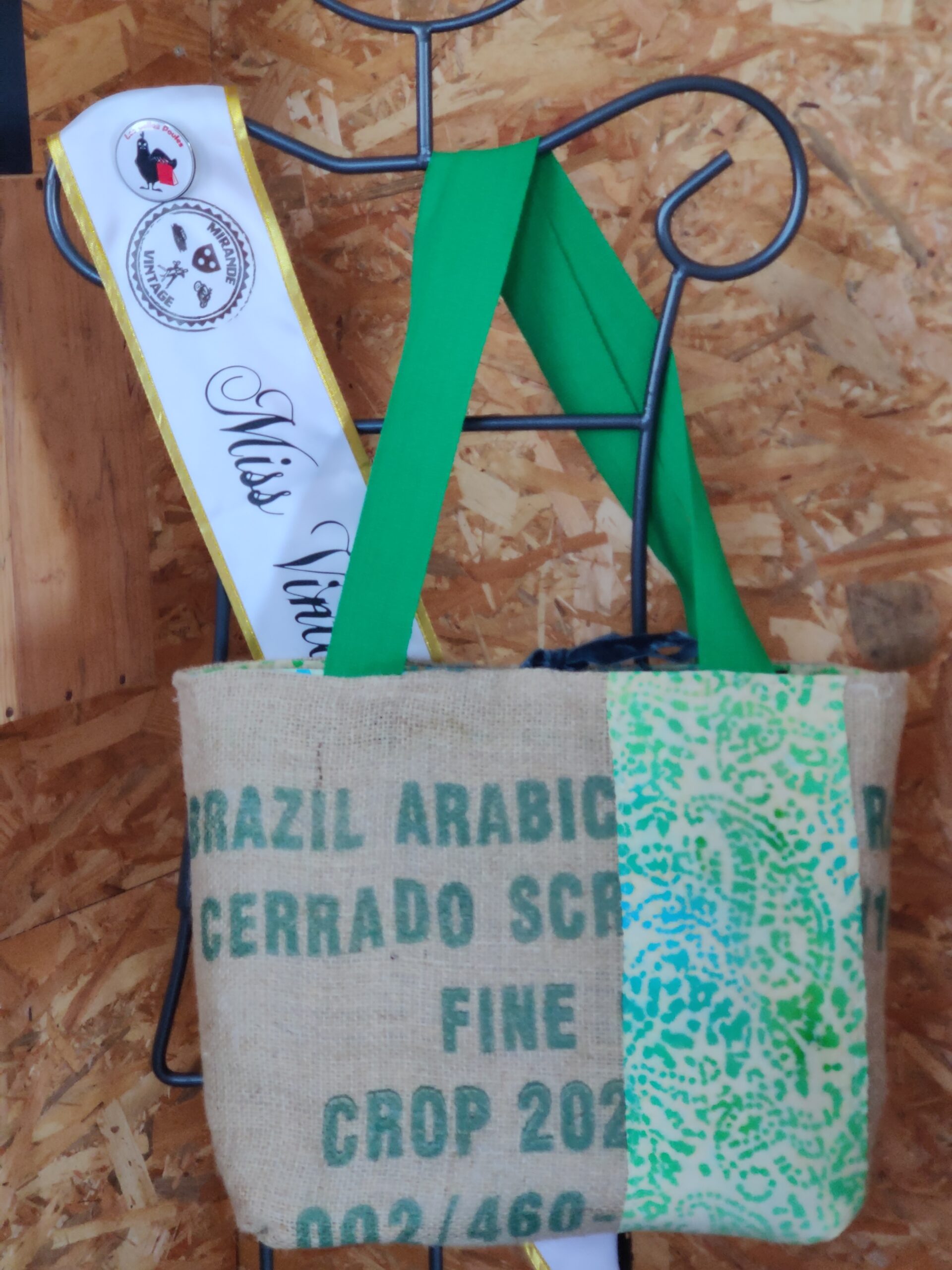 sac shopping fait main en toile de jute de café recyclé unique les belles poules