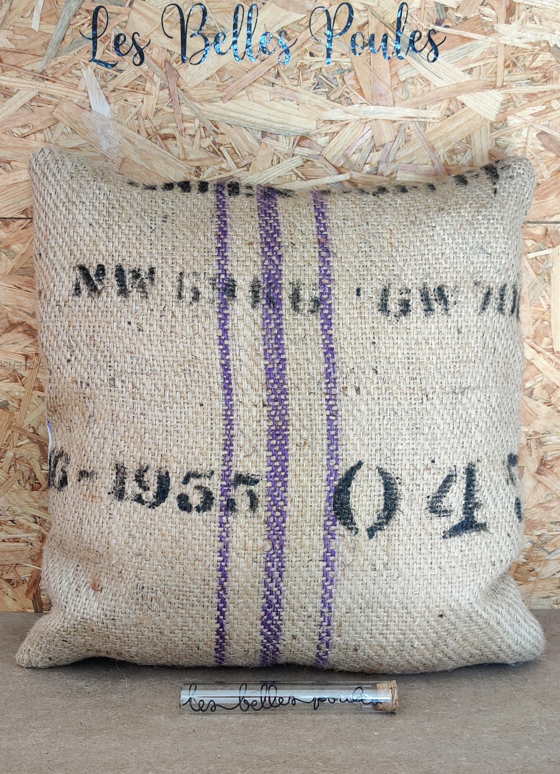 coussin fait main en toile de jute de café recyclée les belles poules