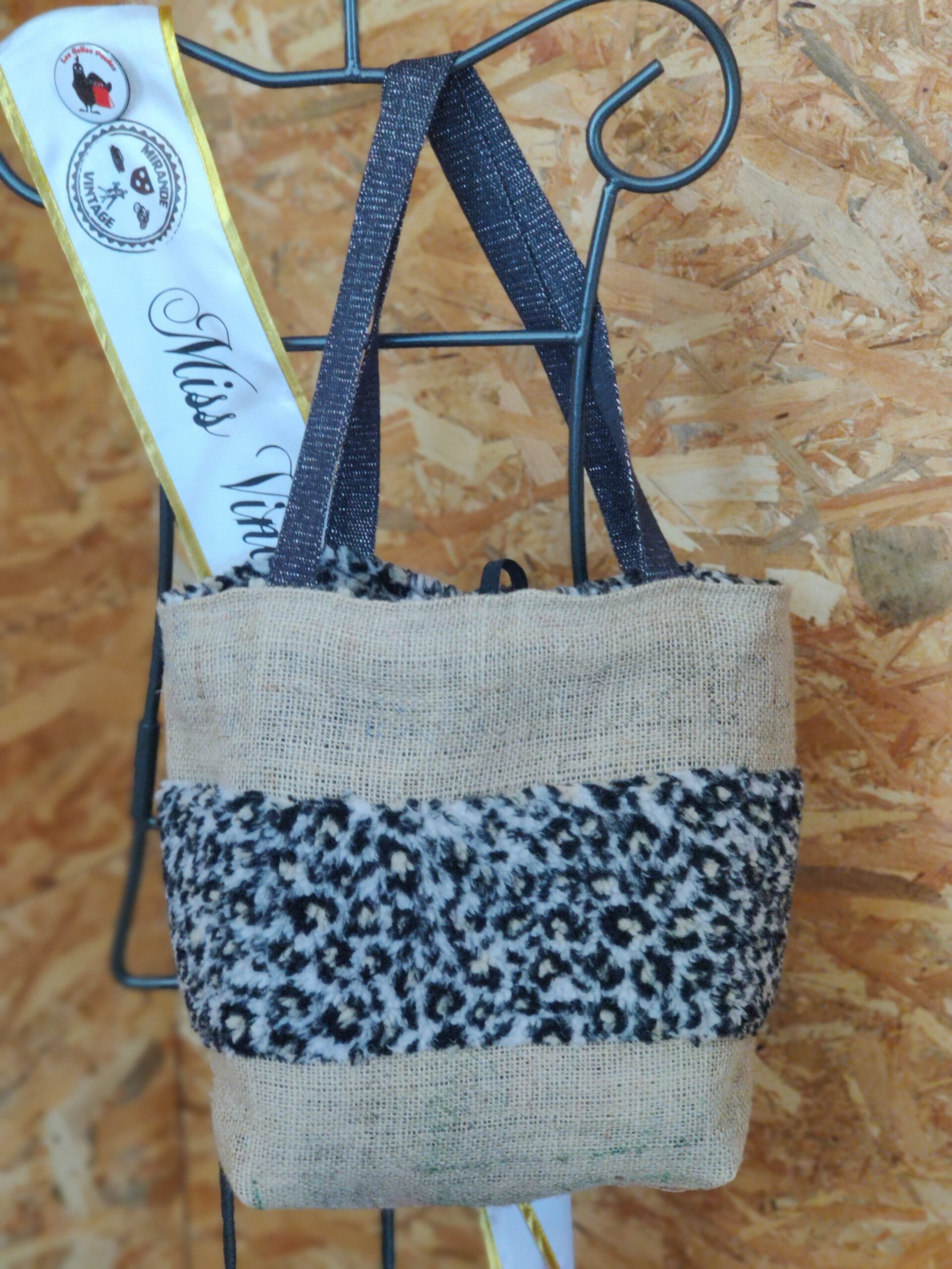 sac fait main en toile de jute de café recyclé unique les belles poules