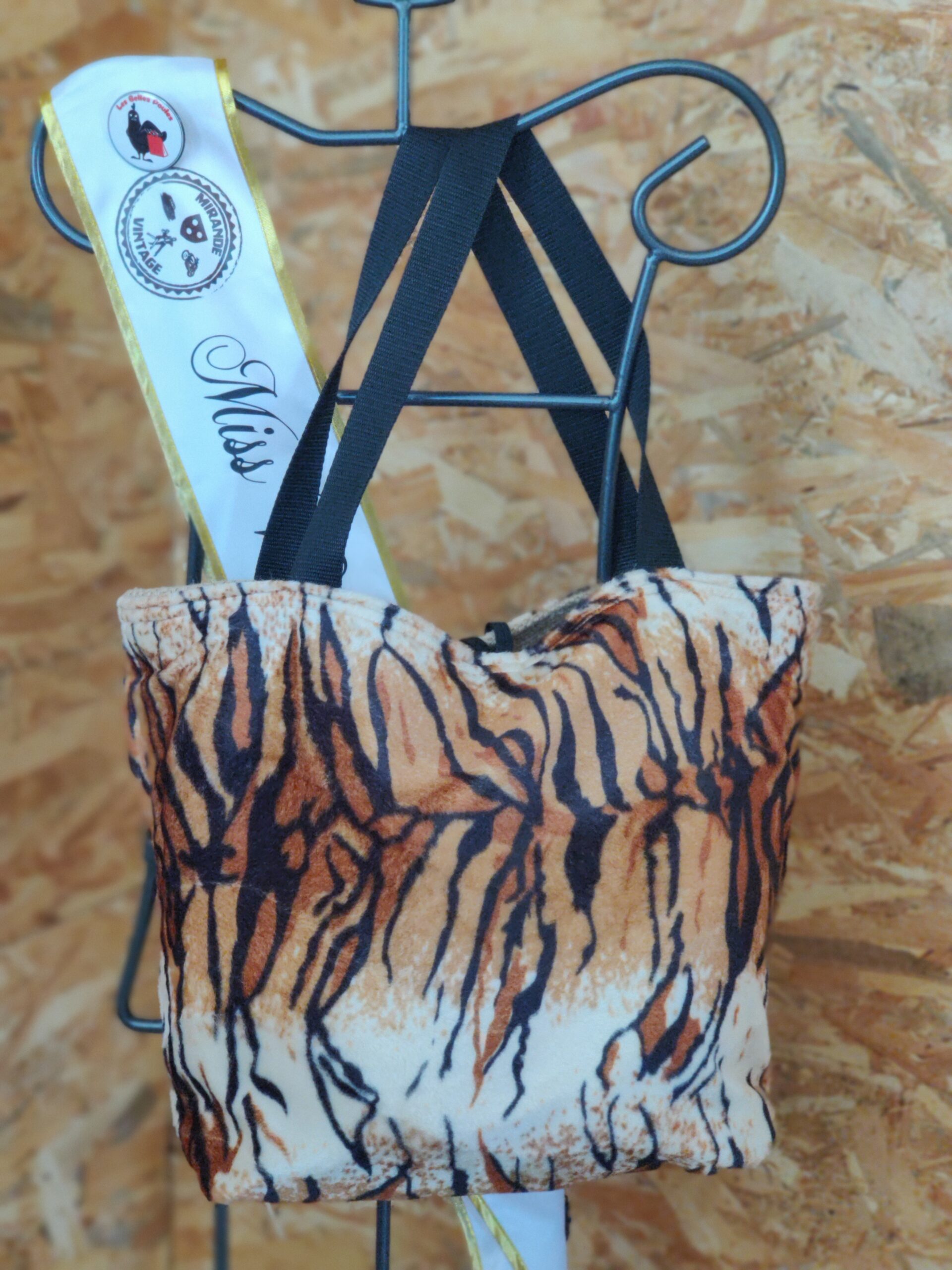 sac shopping fait main en toile de jute de café recyclé unique les belles poules
