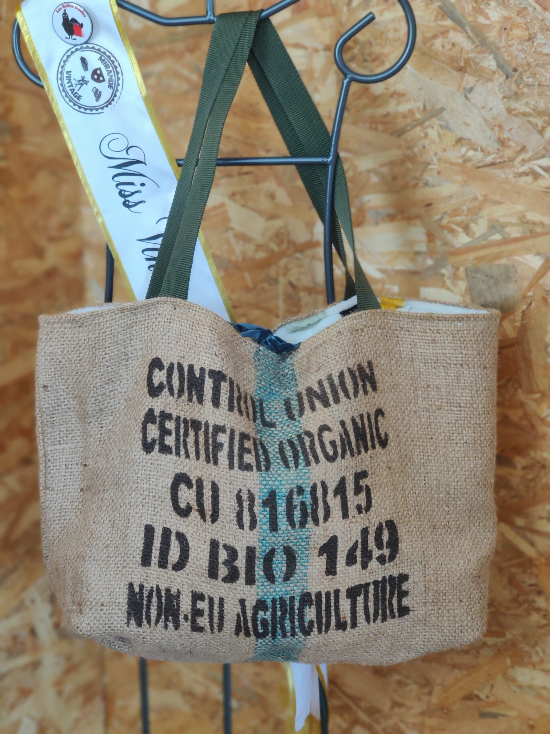 sac shopping fait main en toile de jute de café recyclé unique les belles poules