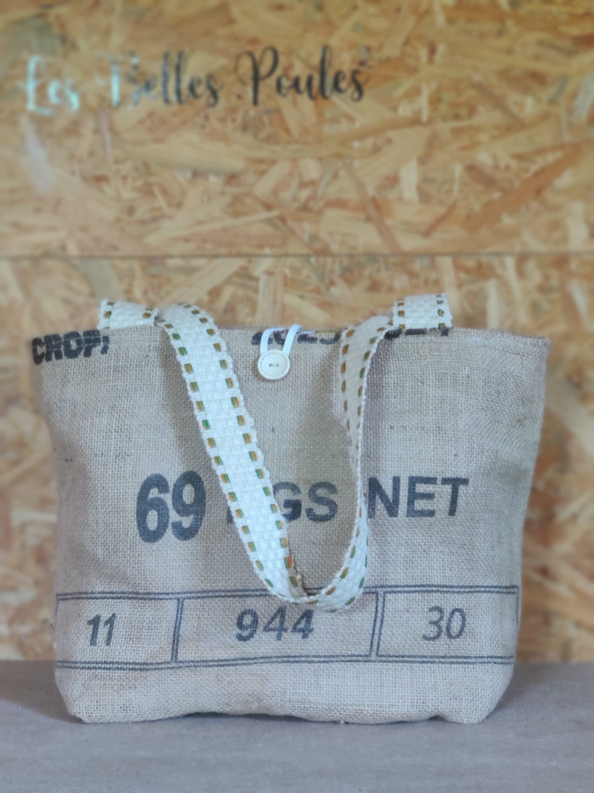SAC A MAIN EN TOILE DE JUTE DE CAFE RECYCLE FAIT MAIN ET UNIQUE LES BELLES POULES