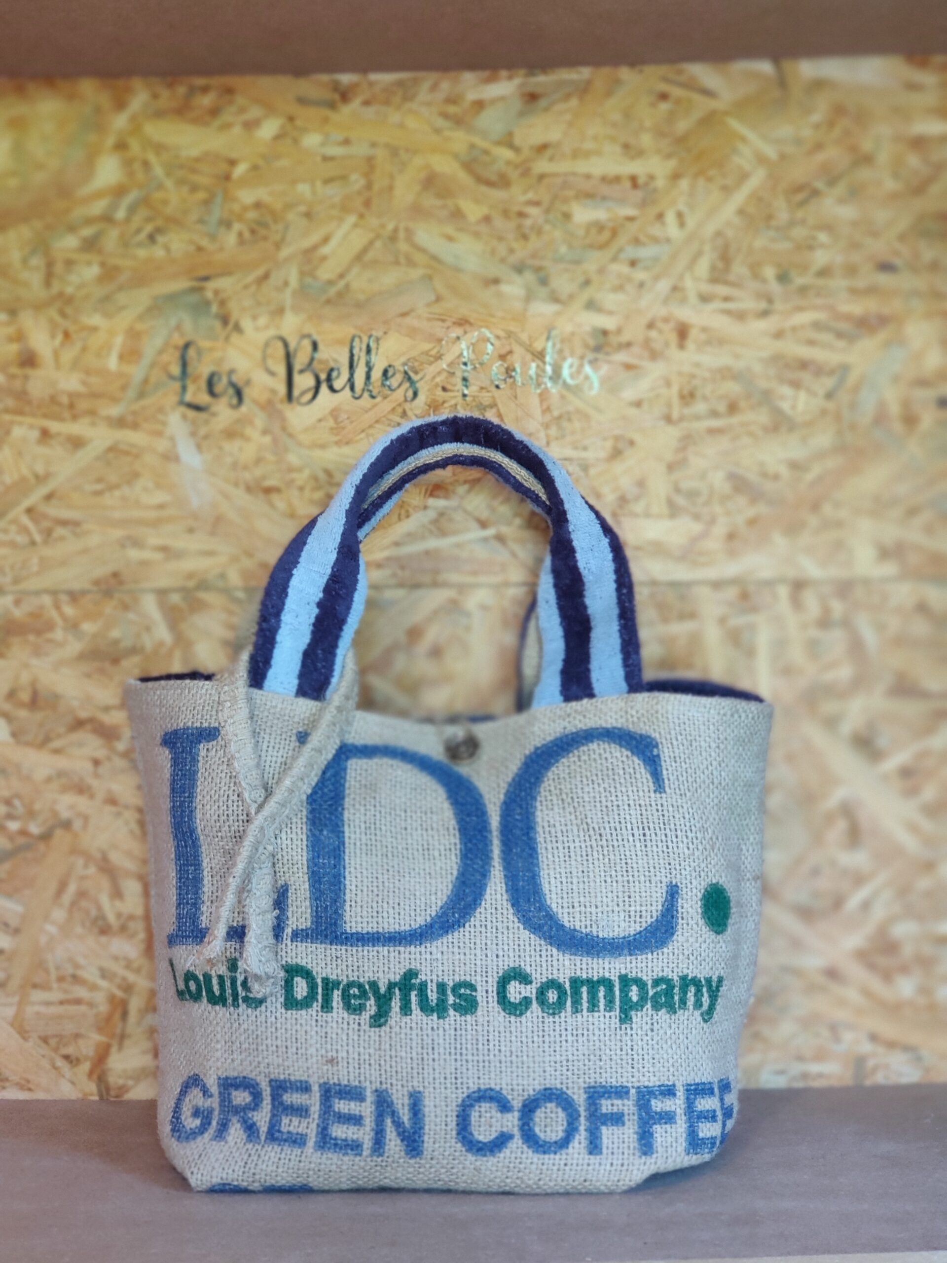 SAC FAIT MAIN EN TOILE DE JUTE DE CAFE RECYCLE UNIQUE LES BELLES POULES