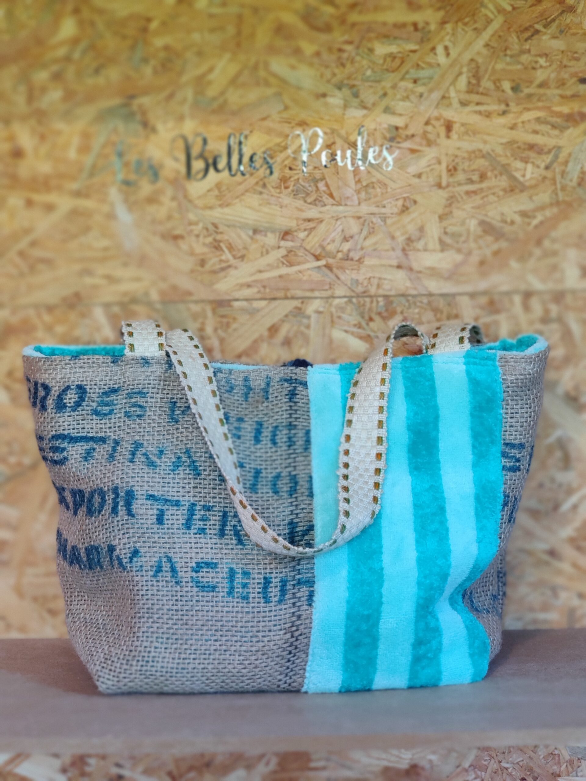 sac fait main en toile de jute de café recyclée les belles poules
