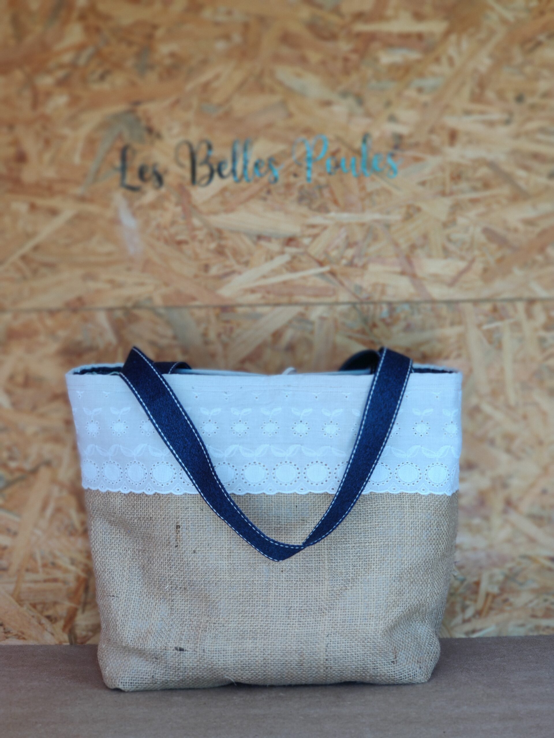 SAC FAIT MAIN EN TOILE DE JUTE DE CAFE RECYCLE LES BELLES POULES